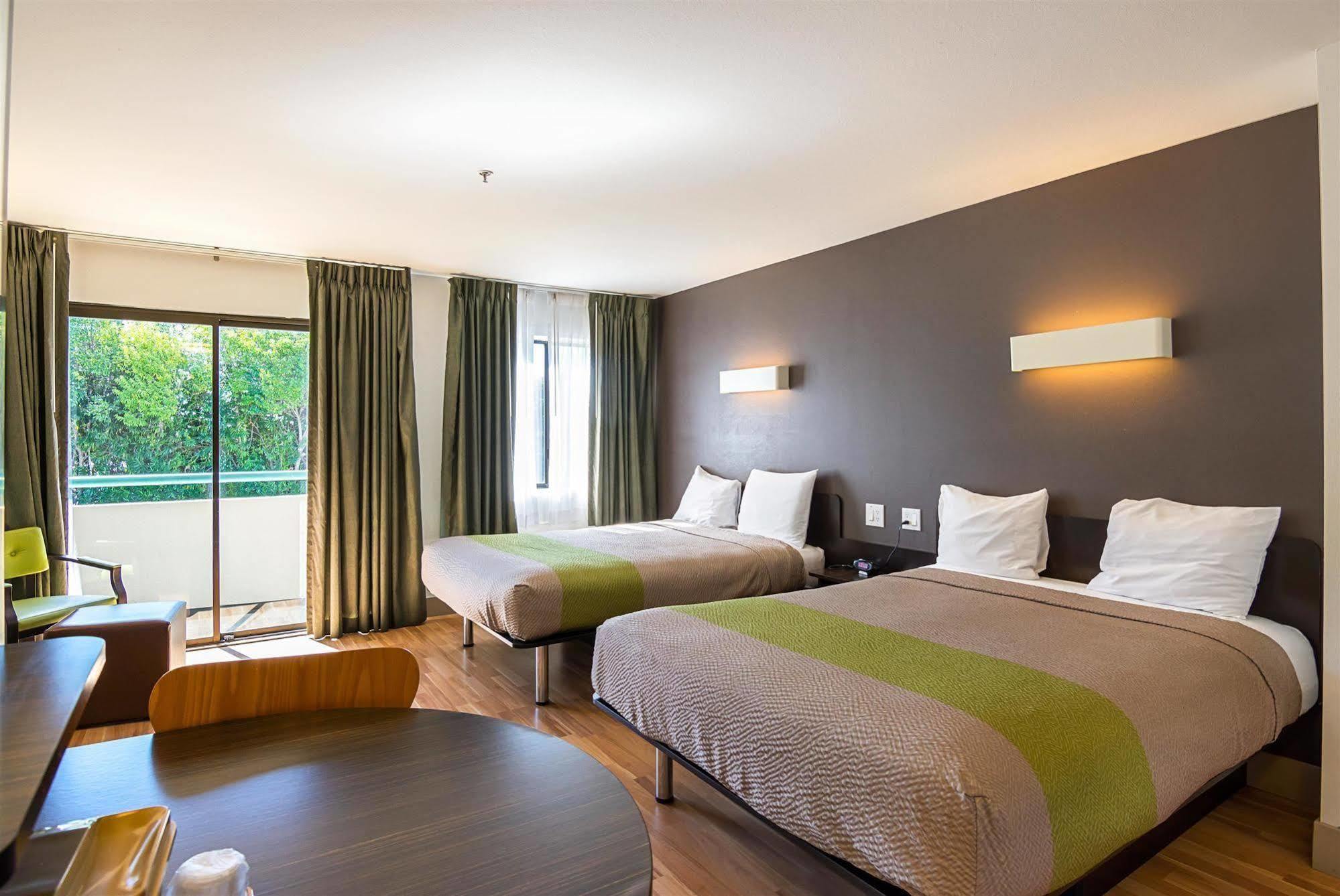 Hotel 6-concord, Ca 2*